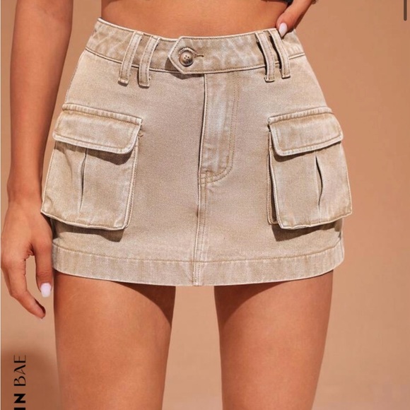 NWOT Shein Cargo Mini Skirt - Picture 3 of 5